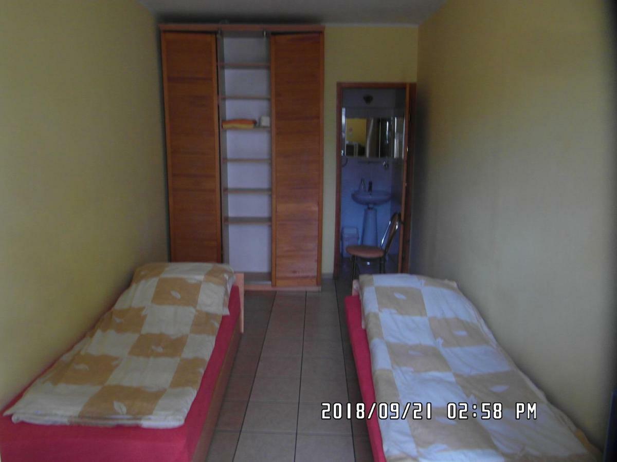Iwona Hostel - Budget Rooms With Private Bathrooms سوبوت المظهر الخارجي الصورة